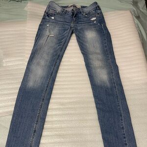Hollister RIPPED MEDIUM WASH SUPER SKINNY JEANS Size 0S (w24 L29)